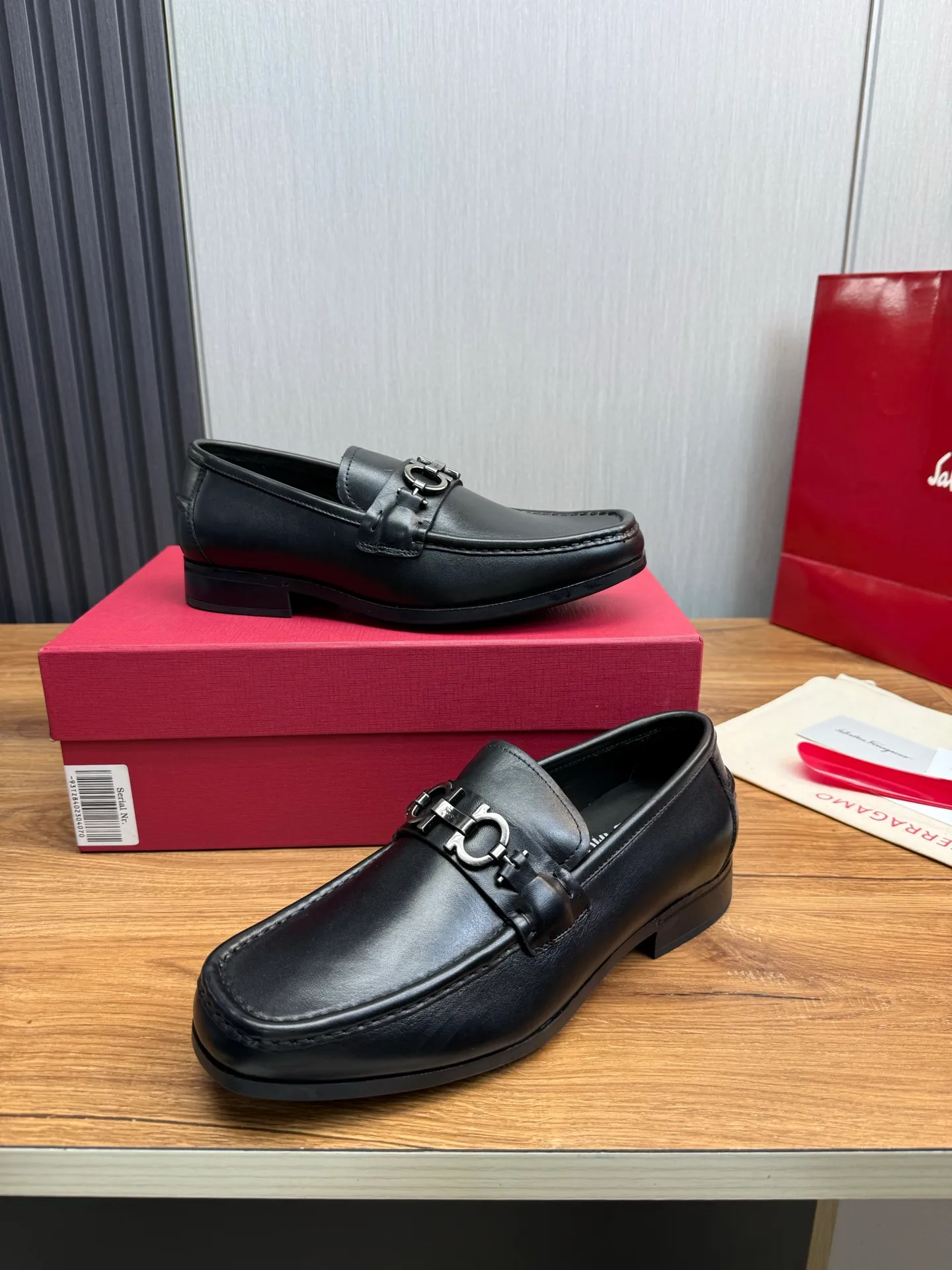 Men's shoes 💰760💰 Ferragamo. [Ferragamo] Men's Loaf leather shoes, the latest hot style, 1:1 original purchase quality, top quality, imported open-edge beaded cowhide leather on the upper, hand-made three-dimensional stitching highlights the round toe design, the inner feet are made of imported cowhide, with original wear-resistant rubber outsole, matching code 39-44, (38, 45 custom-made, non-refundable)
